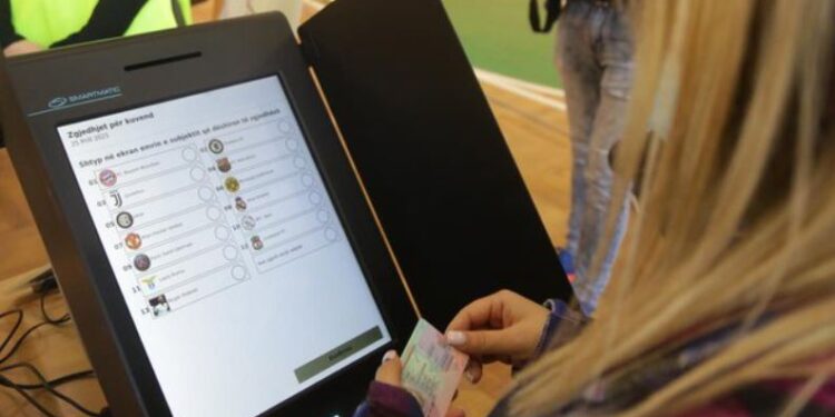 “Bashkë Fitojmë” kërkesë për ekspertë të huaj të ekzaminojnë votimin elektronik në Kamëz, KAS e rrëzon