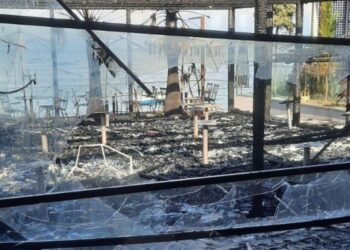 Durrës – Bie zjarr në lokalin e babait të Rreperit Noizy 