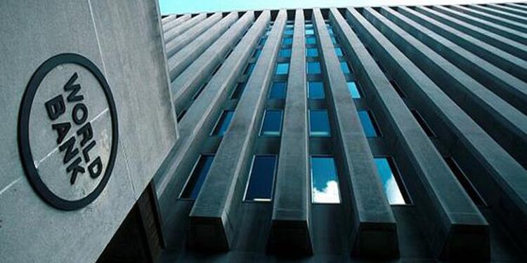 Banka Botërore: Ekonomia shqiptare të ngadalësohet në 3.2% këtë vit