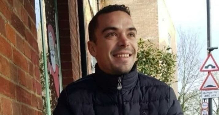 I dha fund jetës në anijen hotel në Britani, çfarë deklaron shoku i dhomës së Leonard Farrukut: U la 12 orë pa…