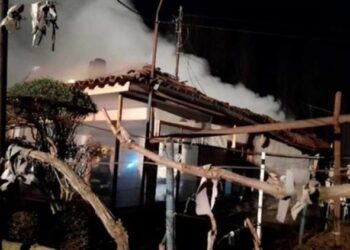 Shtëpia iu dogj! Familja me 5 anëtarë në qiell të hapur/ I moshuari mes lotësh: Nxora vetëm djalin e sëmurë