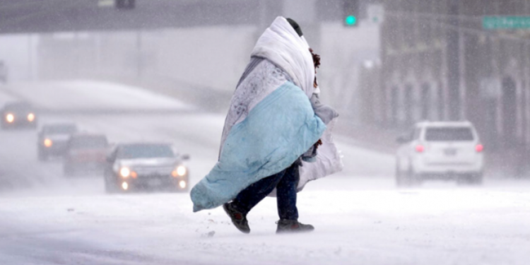 Acarai kaplon globin! SHBA anulon mbi 2000 fluturime për shkak të stuhisë