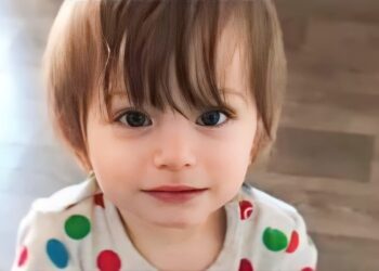 E rëndë në Britani/ 2-vjeçari humb jetën nga uria pranë babait të vdekur