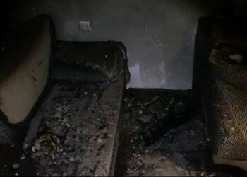 Zjarri shkrumbon banesën në Berat, familja mbetet në qiell të hapur/ Kryefamiljarja: Isha në spital te djali