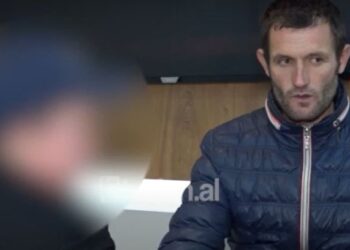 “Po s’e pive këtë, do të të therim”/ I kërcënuar nga shokët 12-vjeçari vjedh 65 mln lekë në shtëpi