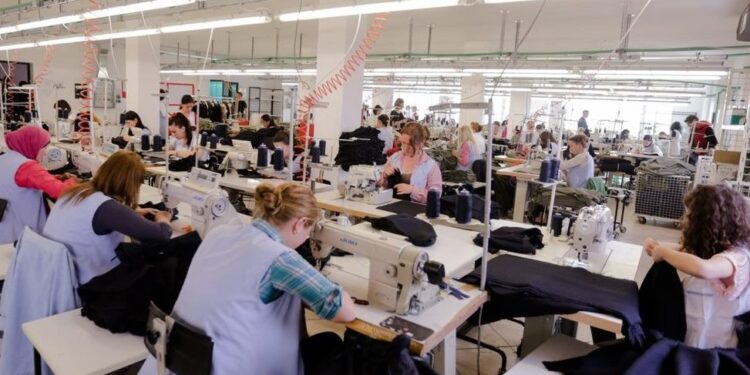 Fasonët në vështirësi, shitjet ranë 16.6% në 3-mujorin e tretë