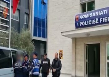 Shfrytëzonte një 24-vjeçare për prostitucion, arrestohet tutorja në Fier (EMRI)