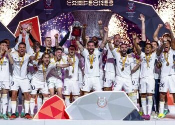 Real Madrid triumfon në finalen e Superkupës duke mposhtur Barcelonën