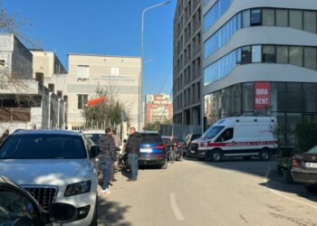 LAJM I FUNDIT/ Ndërron jetë qytetari në Gjykatën Penale të Tiranës