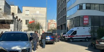 LAJM I FUNDIT/ Ndërron jetë qytetari në Gjykatën Penale të Tiranës