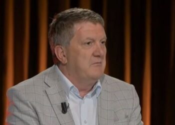 Gazetari bën deklaratën e fortë:  Ish-ministri shqiptar paguante 6,000 dollarë për striptizëm