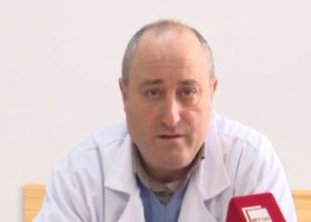 Situata gripale, mjeku: Shmangni mjediset e populluara, kujdes me hidratimin