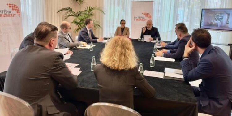 “Rimbursim i shpejtë i TVSH”, Rama arrin dakordësinë me përfaqësuesit e biznesit fason