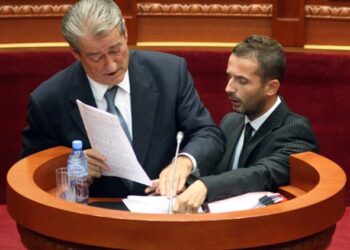 “Sali Berisha futi në burg nënën e dy fëmijëve në vitin 1992″/ Braçe bën deklaratën e fortë