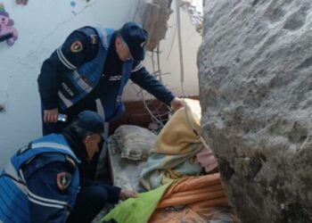 E zuri poshtë shkëmbi, shpëtohet 25-vjeçari në Përmet