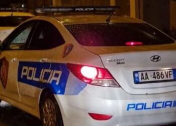 Shkodër/ Zhurma e 3 të rinjve po e bezdiste, i moshuari doli në ballkon dhe i qëlloi me çifte