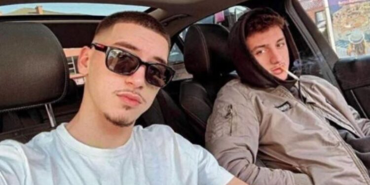 Emrat/ U zunë për radhën tek berberi, si djemtë e biznesmenëve vranë të riun jetim