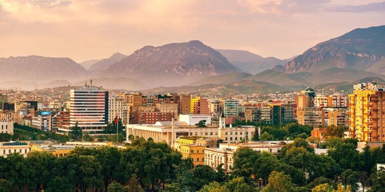 Ndotja e ajrit në Tiranë/ Niveli i grimcave vdekjeprurëve, gati 20 herë më e lartë se norma