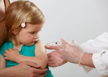 Shëndeti i fëmijëve i kërcënuar, vaksinimi ka rënë