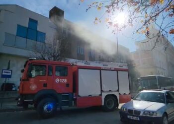 Përfshihen nga flakët zyrat e IKMT në Fier