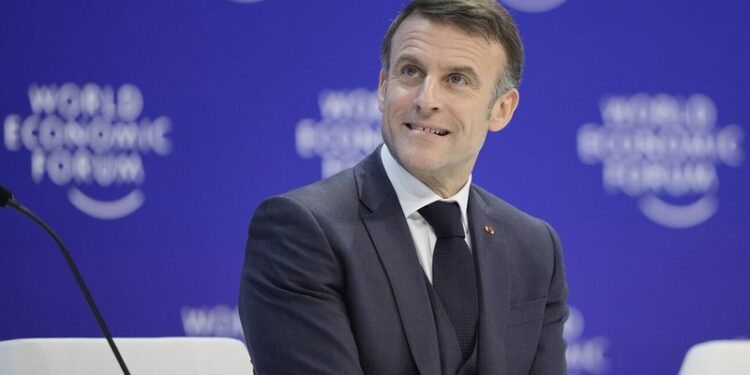 Sot dy vite nga nisja e luftës në Ukrainë/ Mesazhi i Macron për Putinin: Nuk do të lodhemi duke…