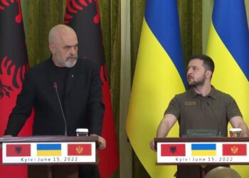 “Charteri gjigand , kostumet e shtrenjta dhe fryrjet prej laçi…”/ Paloka thumbon Ramën: Zelensky e di Shqipërinë një vend të pasur