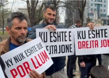  “Do ta zgjidhim me Kanun”, banorët e Postribes protestojnë: Hiqni guroret, po pimë ujë të pisët
