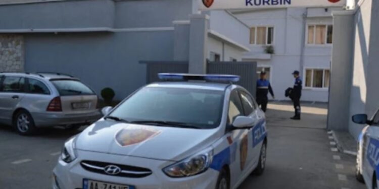 Vritet me armë zjarri ekonomisti i një firme në Kurbin, plagoset pronari