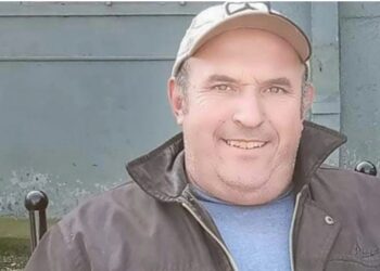 “Hajdeni se e vrara”/ Krim i rëndë në Greqi, djali vret babanë dhe i pret kokën me sharrë elektrike