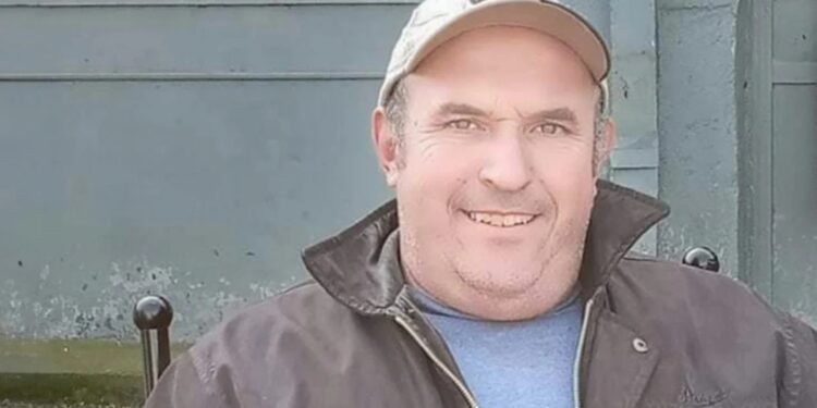 “Hajdeni se e vrara”/ Krim i rëndë në Greqi, djali vret babanë dhe i pret kokën me sharrë elektrike