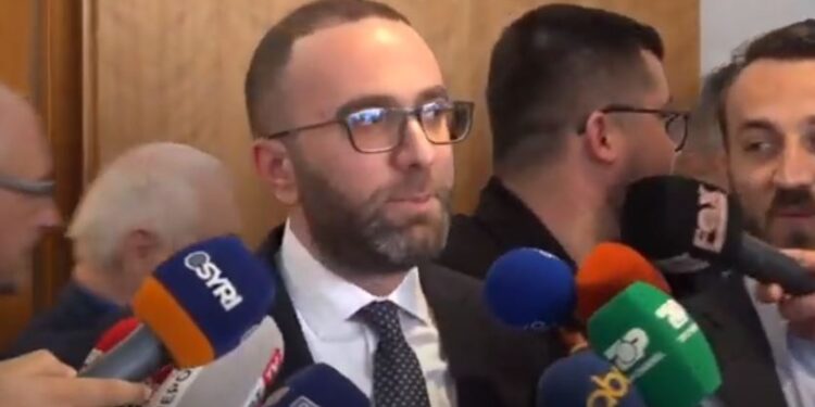 Bardhi pas marrëveshjes mes partive: Përçarja e opozitës ishte dhuratë për Ramën