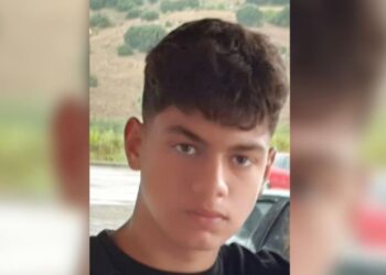 Gjyshi me dedikim prekës për 15-vjeçarin që vdiq në Sarandë: Buzëqeshjen tënde,dheu si mund ta tresë ?