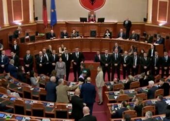 Trazirat në Kuvend/ PS shtyn votimin për ligjin e kthimit të basteve online