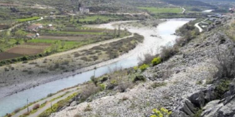 Hodhi foshnjën e porsalindur në lumin Kir, 22 vite burg për 32-vjeçaren