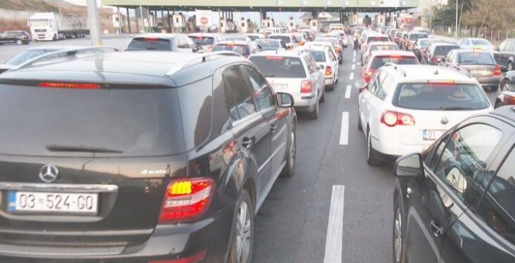 Fluks në Morinë, qytetarët e Kosovës zgjedhin Durrësin e Tiranën për të festuar Pavarësinë: Jemi një