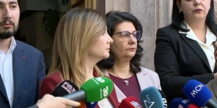 Opozita padi në Kushtetuese për tatimin për profesionet e lira, Tabaku: Të shfuqizohet  (DOKUMENT)