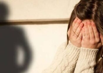 E trishtë! 26-vjeçari fierak dhunon nënën dhe tenton të përdhunojë motrën