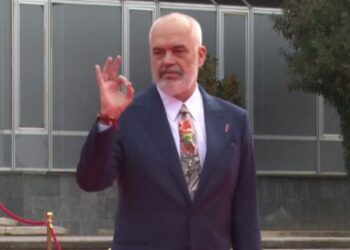 “A do të paguash për Francesco Becchetti-n?”, pyetja e gazetarit italian kap ‘mat’ Ramën. Ja si u përgjigj