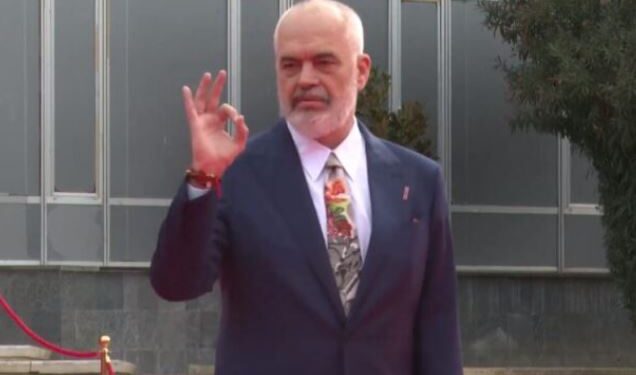 “A do të paguash për Francesco Becchetti-n?”, pyetja e gazetarit italian kap ‘mat’ Ramën. Ja si u përgjigj