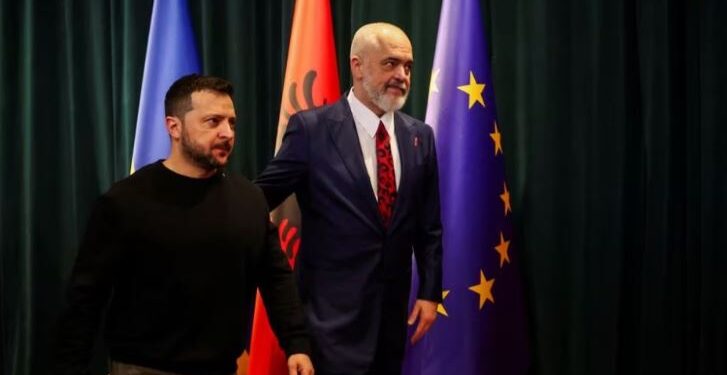 Zelensky në Tiranë, mbrohet nga RENEA e forcat e sigurisë ukrainase! Snajperistë në tarracën e Universitetit të Politeknikut
