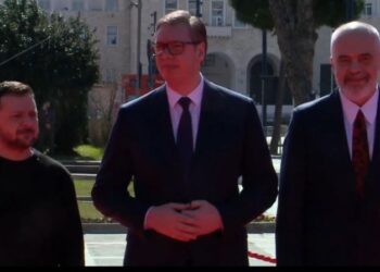 Serbia s’ka vendosur sanksione ndaj Rusisë, Vuçiç në samit shtrëngon duart me Zelenskyn e Ramën