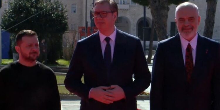 Serbia s’ka vendosur sanksione ndaj Rusisë, Vuçiç në samit shtrëngon duart me Zelenskyn e Ramën