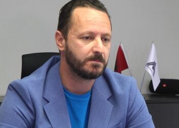 Agjentët e SPAK dhe BKH i bastisën shtëpinë/  Evis Berberi jep dorëheqjen nga  ARRSH