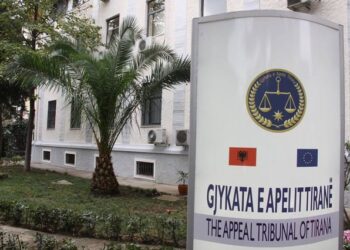 Vrau një polic në ’97-ën pas parakalimit të gabuar, ish-punonjësi i SHIK dënohet me 12 vite burg, 24 vite më parë i ishte…