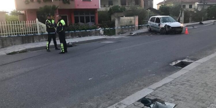 Aksident i frikshëm në Elbasan/ E dehur pas Festës së 8 Marsit, një grua përplaset me një automjet