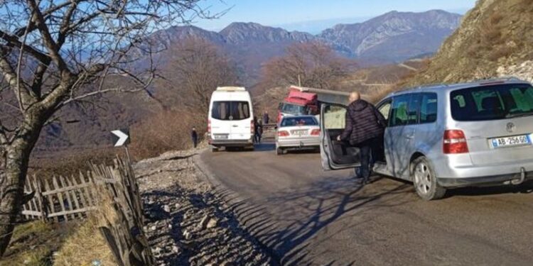 I besoi “Google Maps”-it, trajleri me targa turke ngec në bajpasin e Murrizit