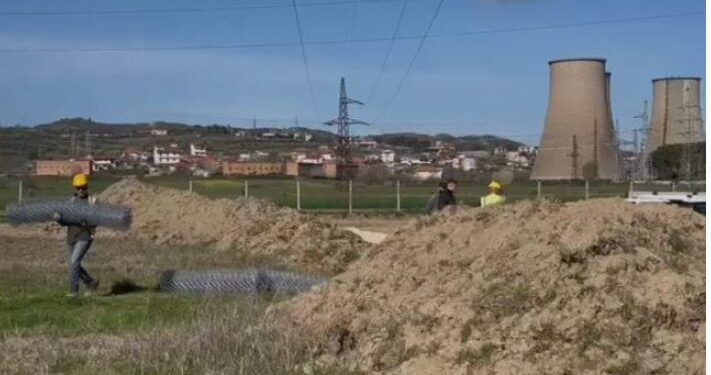 Në toka kalon linja Shqipëri-RMV, banorët protestë: Dëmshpërblim qesharak