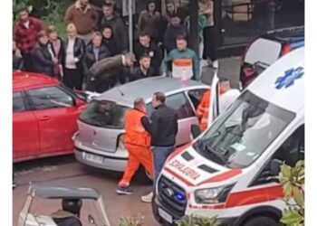 Aksident në Elbasan, plagoset rëndë një person