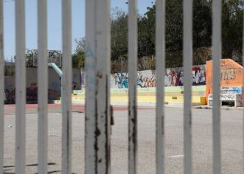 Ngjarje e rëndë/ I riu shkon me thikë dhe çekiç brenda shkollës në Athinë, dy të plagosur