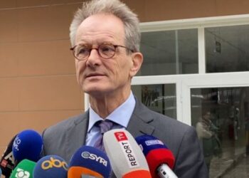 Ambasadori holandez mesazh: Ktheni normalitetin në Parlament, është zemra e shtetit